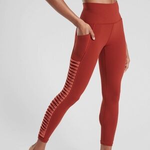 Athleta Salutation Stash Pocket II Twist 7/8 Legging